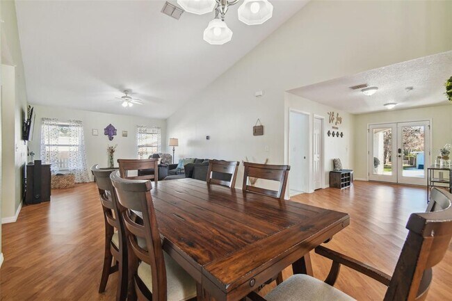 Building Photo - 5840 Mariposa Dr