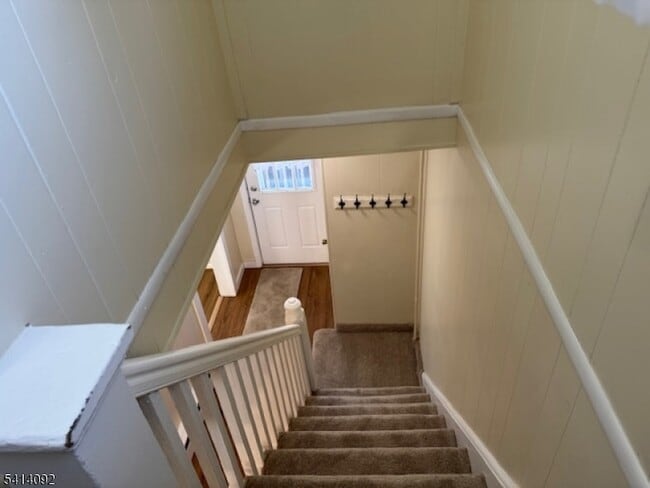 Building Photo - 44 Oak St