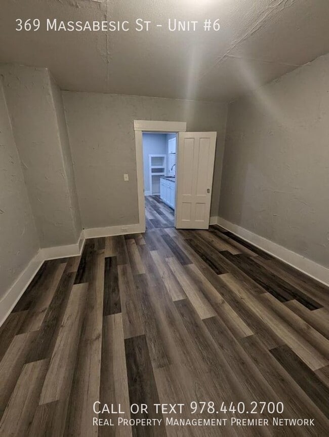 Building Photo - 369 Massabesic St