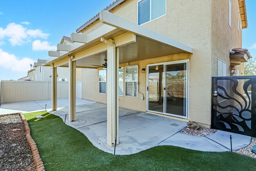 Building Photo - 8736 Water Bucket Ave
