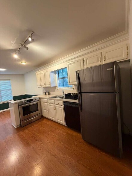 Building Photo - 11409 Hickory Hill Rd