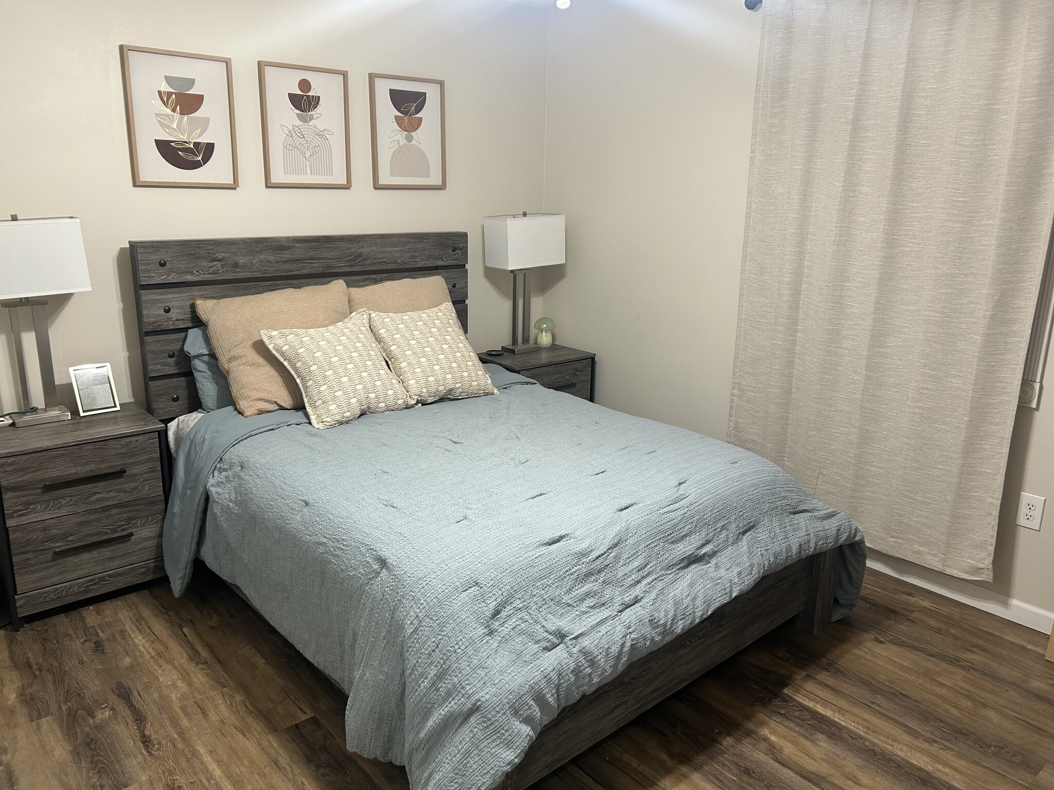 Building Photo - 479 Meadow Ln