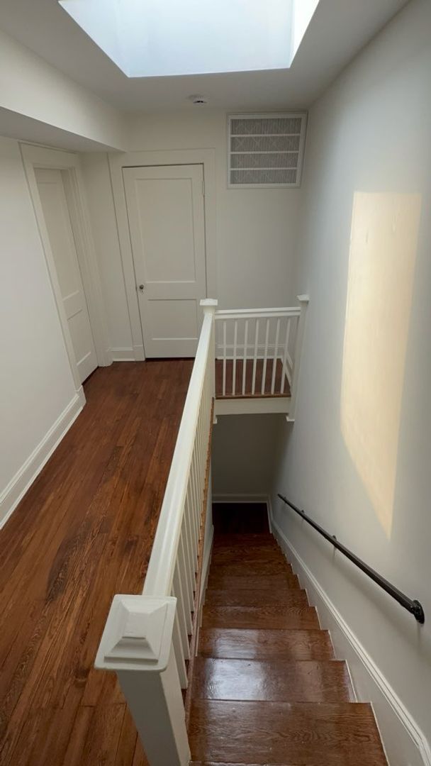 Building Photo - *DREAM LOCATION* 6BR Completely Renovated Duplex