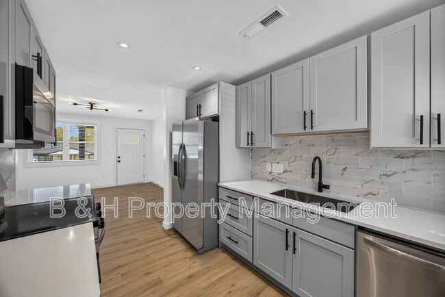 Building Photo - 206 Boatman St