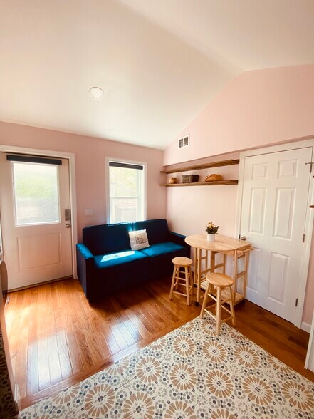 Building Photo - 7 Cushing Dr