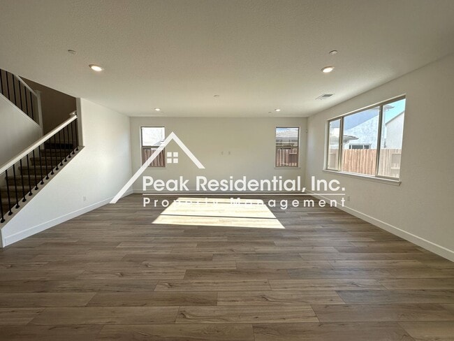 Building Photo - Brand New West Roseville 4bd/3.5ba with Se...