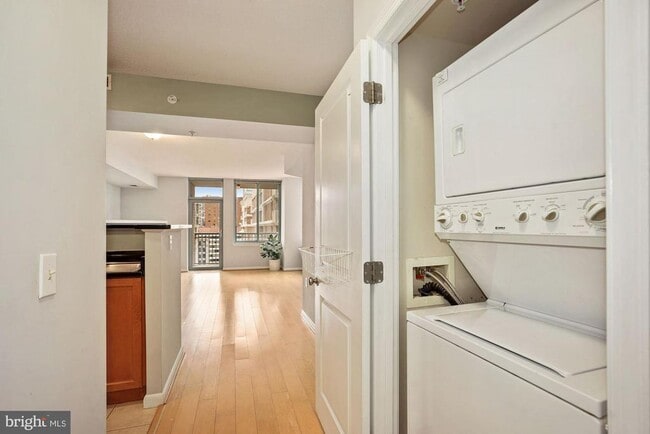 Building Photo - 851 N Glebe Rd