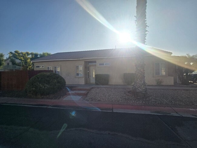 Building Photo - 2 Bedroom 2 Bath