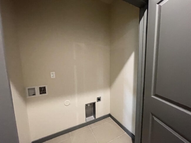 Building Photo - 8902 Herbert St