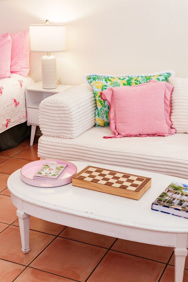 Building Photo - 519 28th St