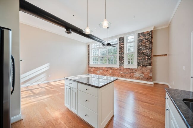 Building Photo - Charming 2-bedroom Condo- Old Shandon