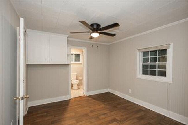 Building Photo - 1347 Bailey Ave