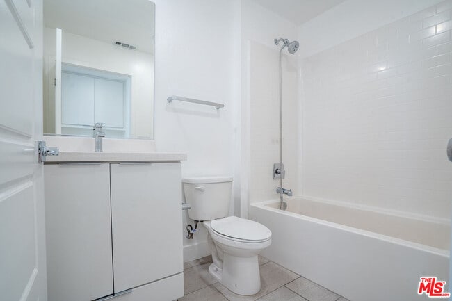 Building Photo - 5257 Bainbridge Pl