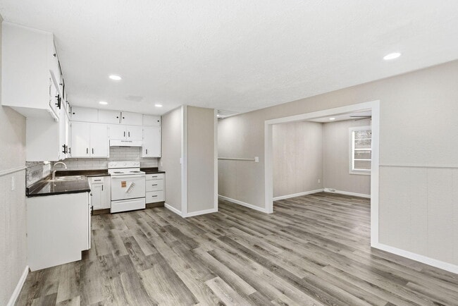 Building Photo - 2902 W Scott St