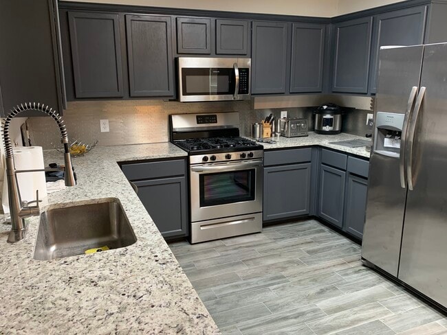 Building Photo - 4009 Louise Lee Dr