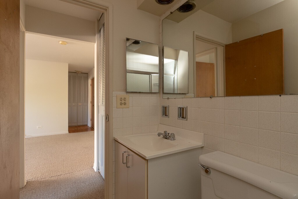 Building Photo - 535 W Aldine Ave