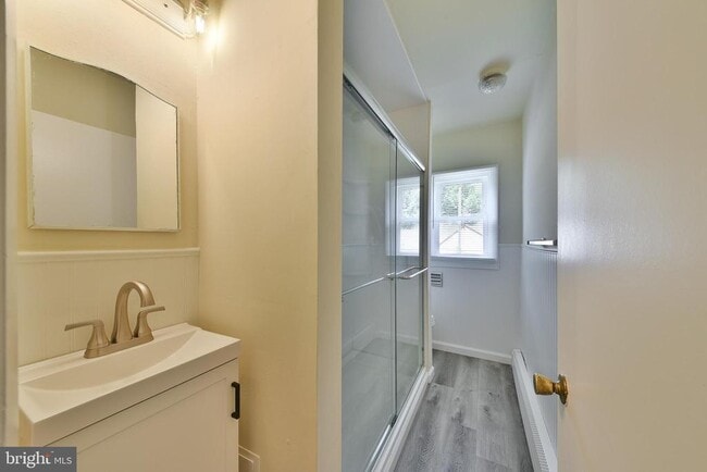 Building Photo - 422 Willow Grove Ave