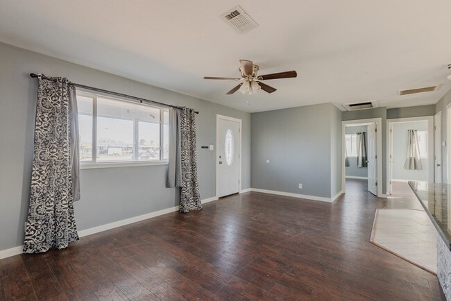 Building Photo - 1202 E 42nd St