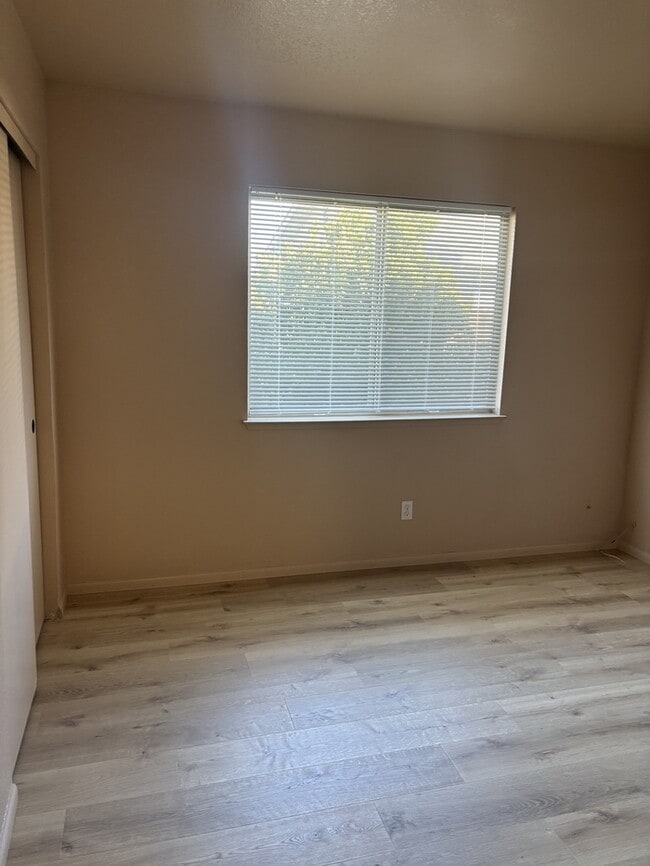 Building Photo - 230 Ventanas Ave