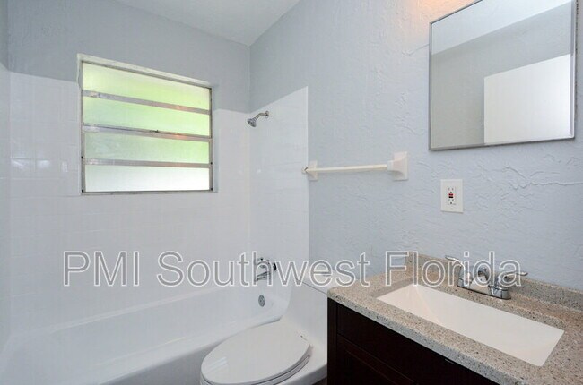 Building Photo - 2519 9th Ave W