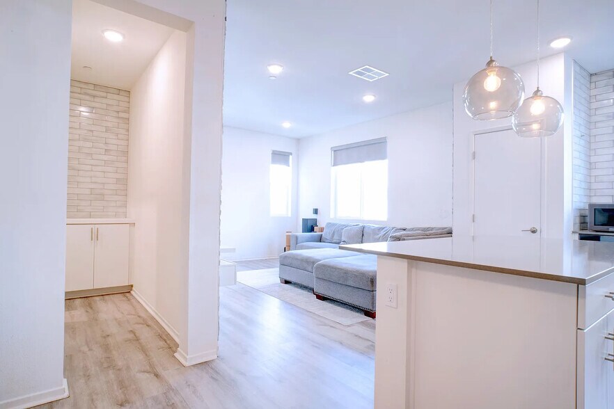 Building Photo - 5503 Sandcliff Ln