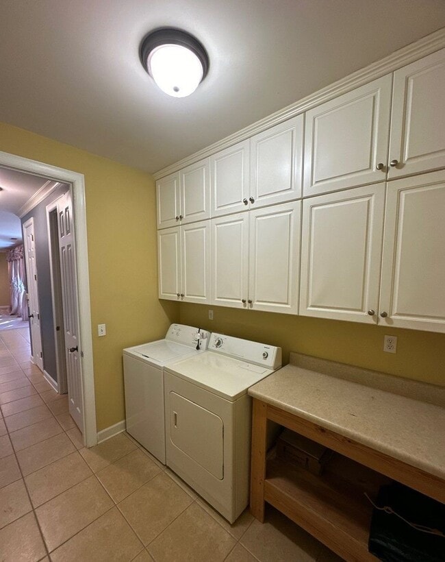 Building Photo - 10135 Ridgewood Oak Dr