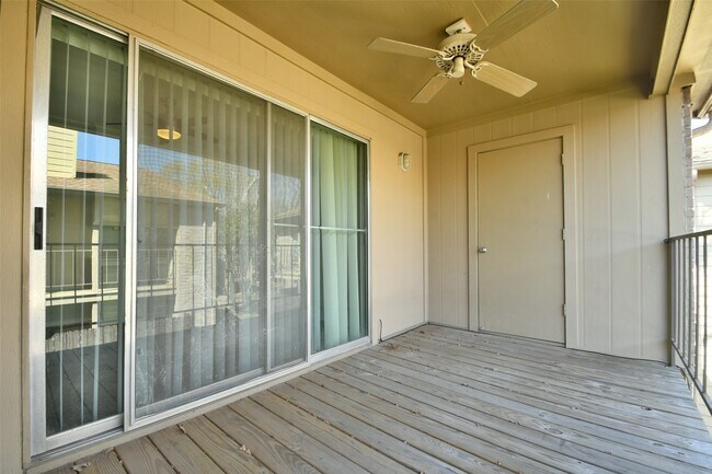 Building Photo - 700 Thicket Ln
