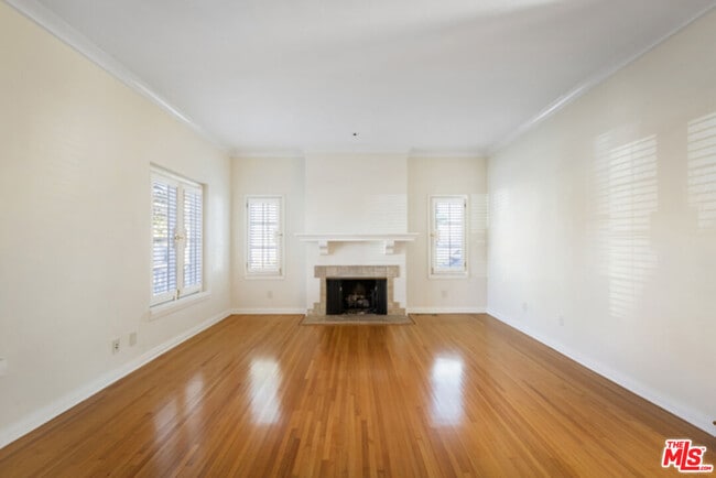 Building Photo - 8664 W Olympic Blvd