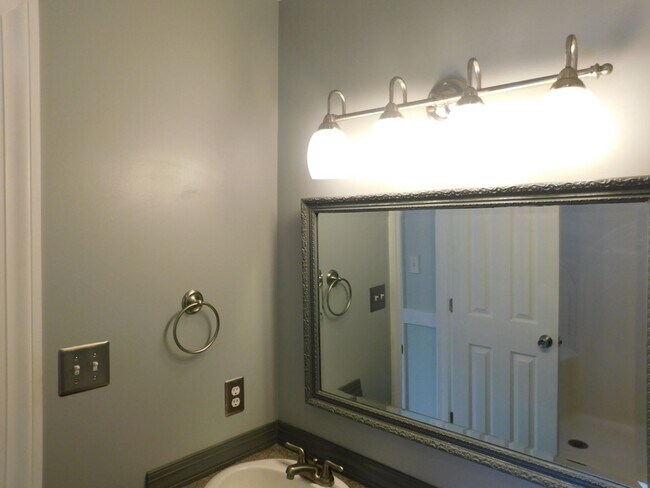 Building Photo - Beautiful home in the heart of Morehead City