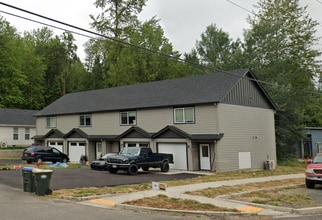 Building Photo - Huegel - 804 SE First Street