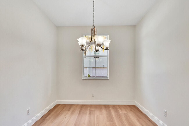 Building Photo - 4313 Parkside Dr