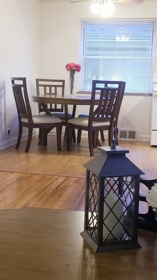 Building Photo - 7710 Plainfield Rd