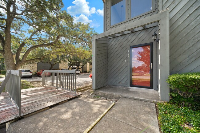 Building Photo - 3843 Barrington St