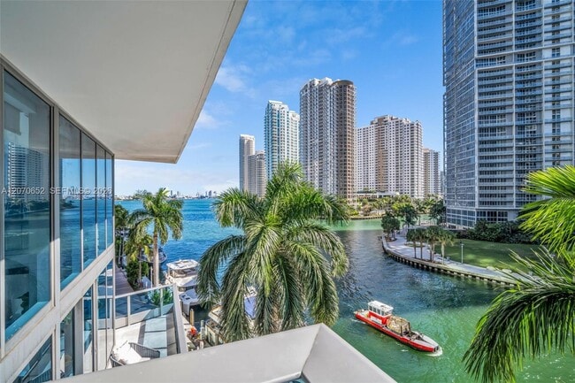Building Photo - 200 Biscayne Blvd Way