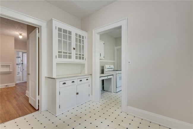 Building Photo - 812 Adair Ave NE