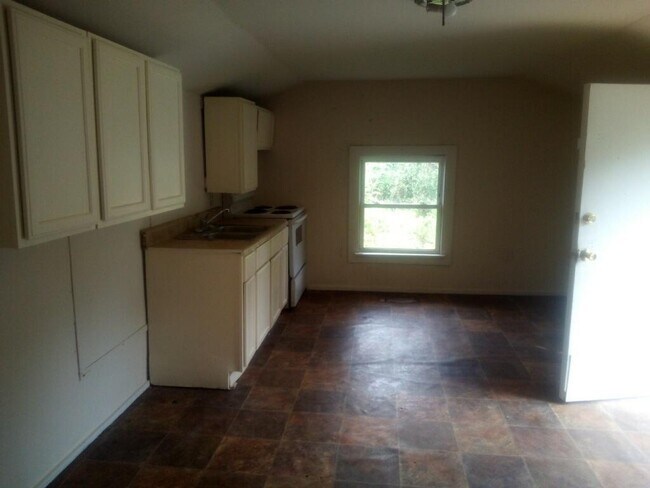 Building Photo - 522 James St