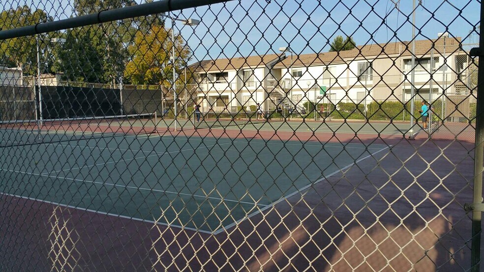 Building Photo - 2841 S Fairview St