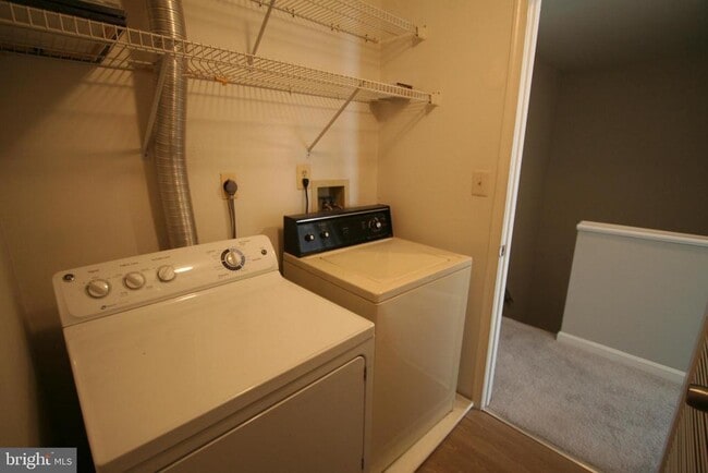 Building Photo - 6233 Sandpiper Ct