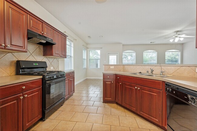 Building Photo - 407 Livingstone Ln