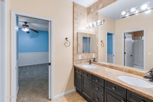 Building Photo - 4335 E Fox Cir