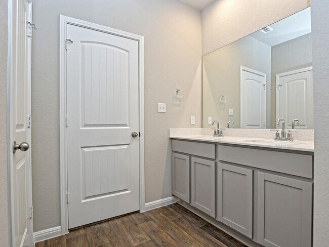 Building Photo - 610 Roaring Fork Ln