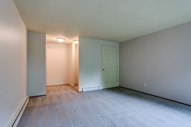 Building Photo - HUGE 1bed/1bath Downtown Living Available ...