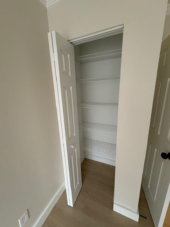 Building Photo - Stunning 4-Bedroom, 2.5-Bathroom Townhouse in the Heart of Sarasota!