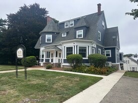 Building Photo - 628 Main St