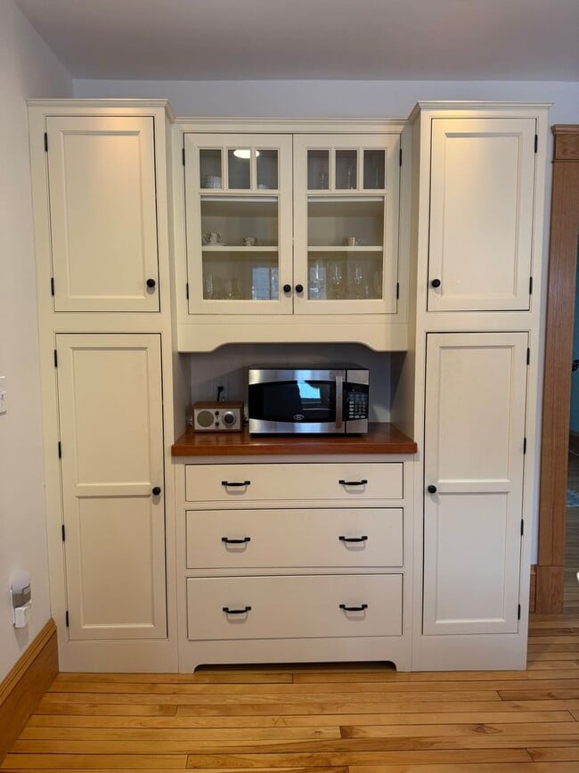 Building Photo - 3 bedroom, 2.5 bath home walking distance to Dartmouth College
