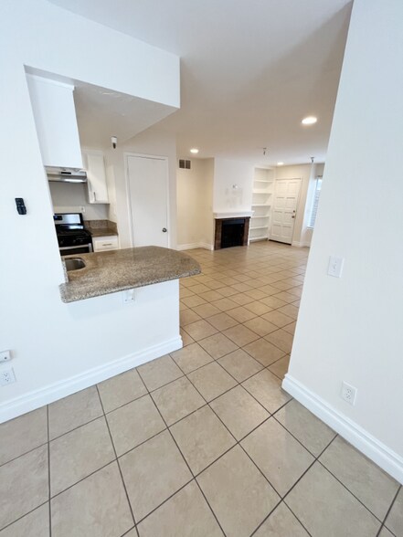 Building Photo - 139 Avenida Miramar