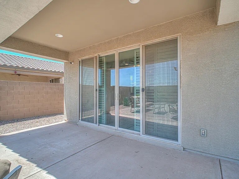covered patio - 832 S Strahan Pl