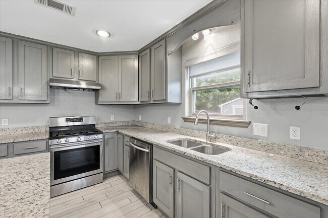 Building Photo - 1804 Glenmore Ave
