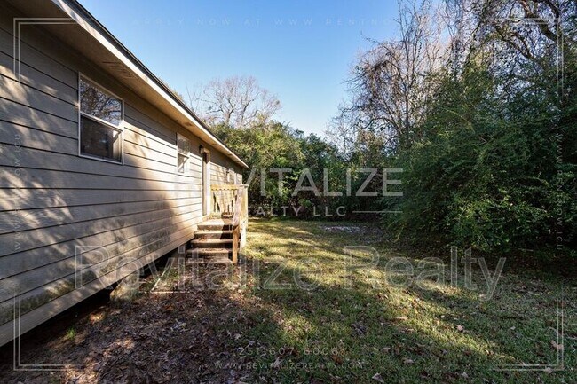 Building Photo - 1746 Cody Rd N