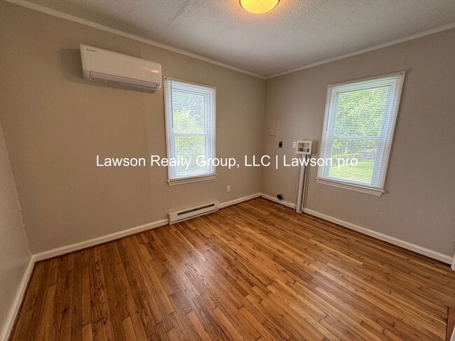 Building Photo - Affordable & Updated Three Bedroom in Salem!